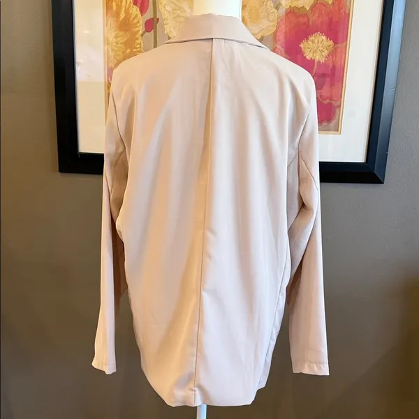 HYFVE Cream Blazer Size Large NWT Capsule Preppy Minimalist - Image 5