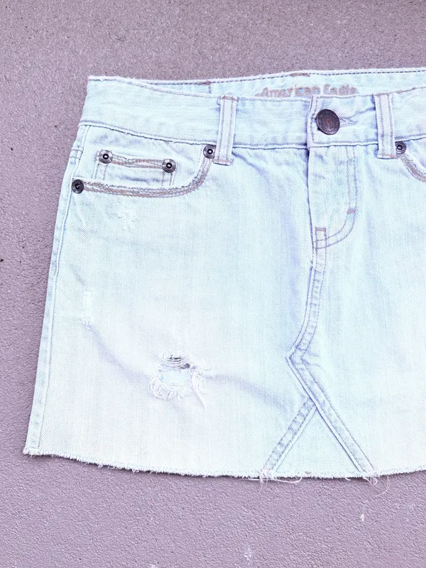 American Eagle Outfitters Light Blue Distressed Denim Mini Skirt Sz 0 - Image 2