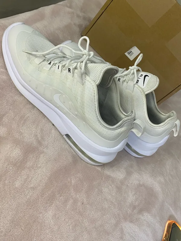 Nike Air Max Axis Running Shoe Womens Size 9 - Image 4