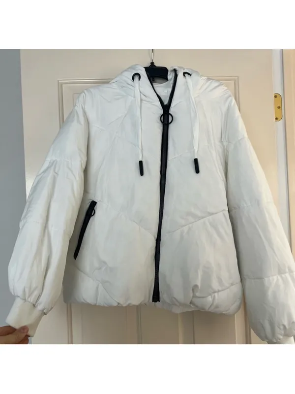 Zara White Hooded Puffer Jacket with Black Zippers - Image 2