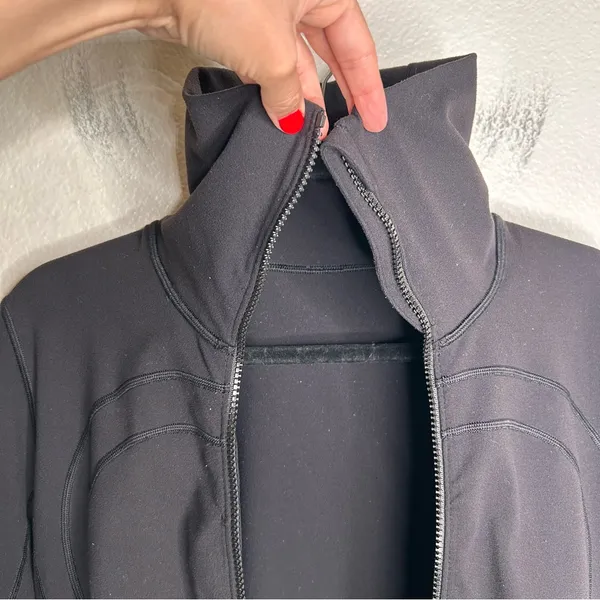 AS IS Lululemon In Stride Jacket Black 12 - Image 4
