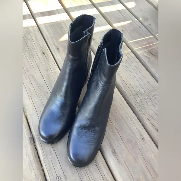 Genuine leather booties on medium heels 🖤🖤🖤 Black Size 9.5 - Image 4