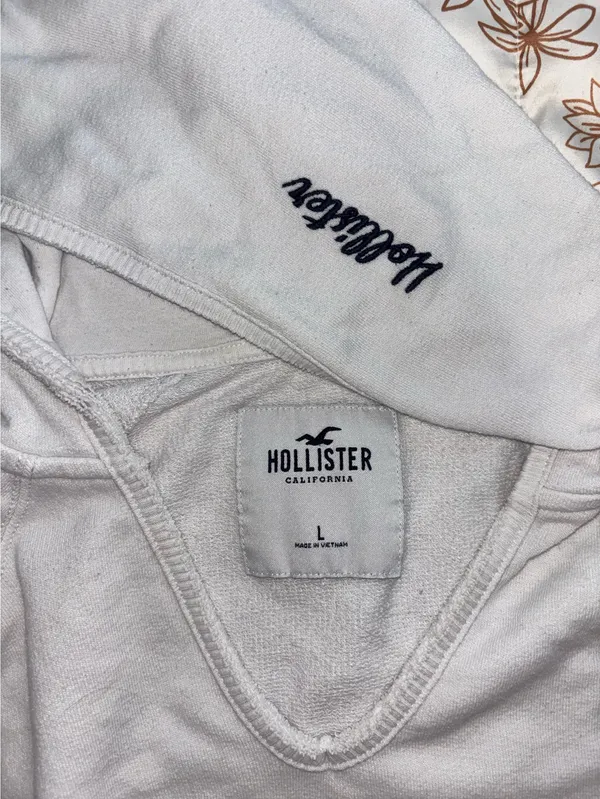 Hollister White Cropped Hoodie - Image 3