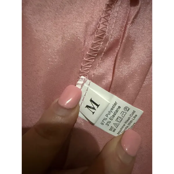 NIB- Pink Satin Pajama Set Short Sleeve Button Down Shorts Sleepwear Medium - Image 4