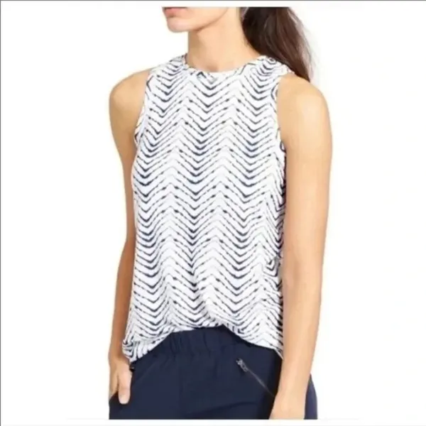 ✨ Athleta breezy tank arrowhead tie dye print top✨ - Image 2