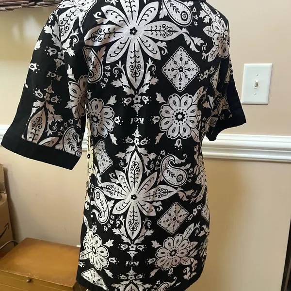 Koi Black and White Floral Scrub Top - Image 2