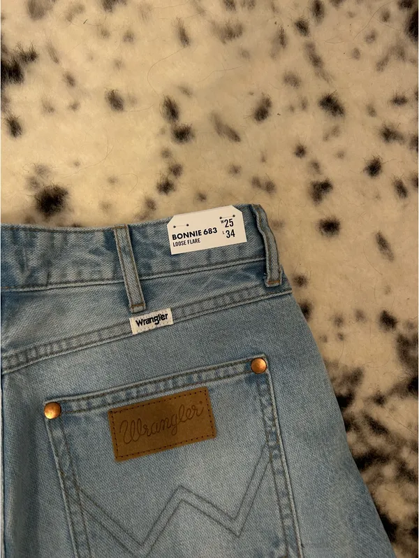 Wrangler Bonnie 683 Loose Flare Jeans - Image 7
