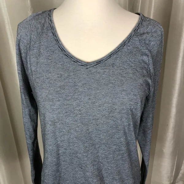 Oakley long‎ sleeve top - Image 2