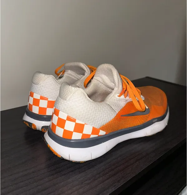 University of Tennessee Nike Sneakers - Image 5