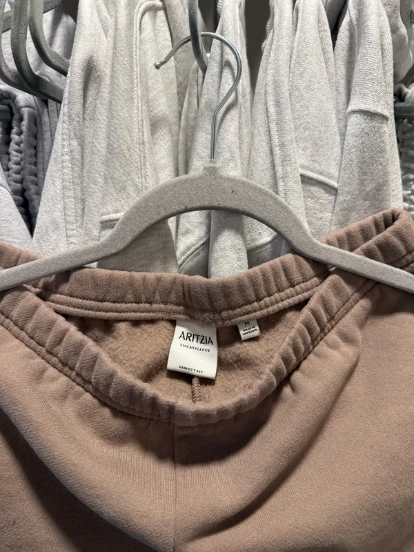 Aritzia Sweat Shorts - Image 4