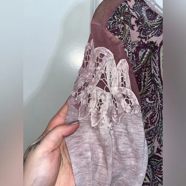 Buckle Gimmicks Collection Mauve Mesh Paisley CrissCross Long Sleeve Size Large - Image 10