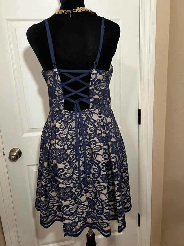 Windsor Navy blue lace dress - Image 3