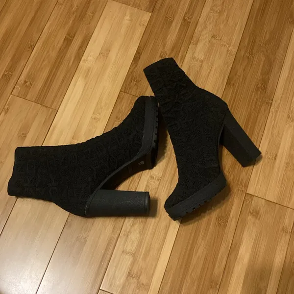 DKNY Logo Chunky Platform Ankle Knot Bootie Women’s US 7 Black Color 4”Heel NWT - Image 4