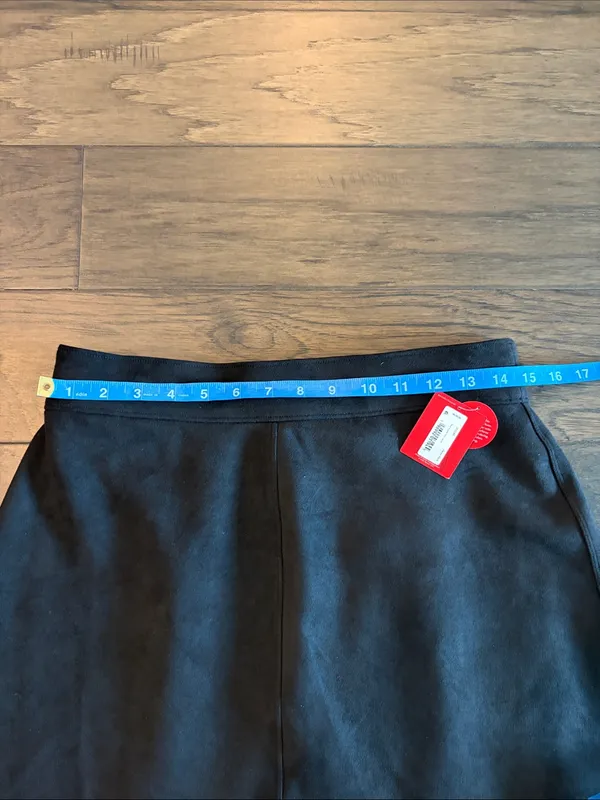New With Tags Spanx Faux Suede Mini Skirt via it’s built in shorts Sz M - Image 3