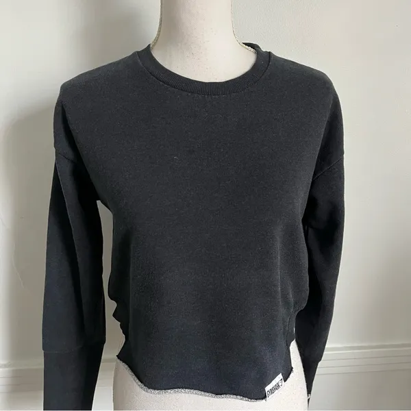 Gymshark • Charcoal Grey Women's Raw Hem Cropped Sweatshirt - Image 3
