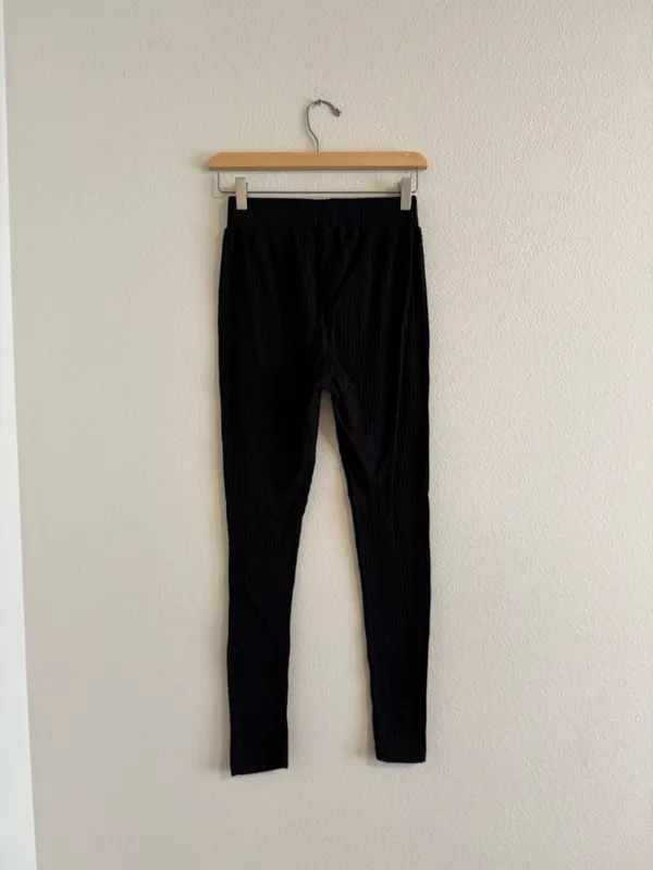 PrettyLittleThing Black Ribbed Leggings - Image 3