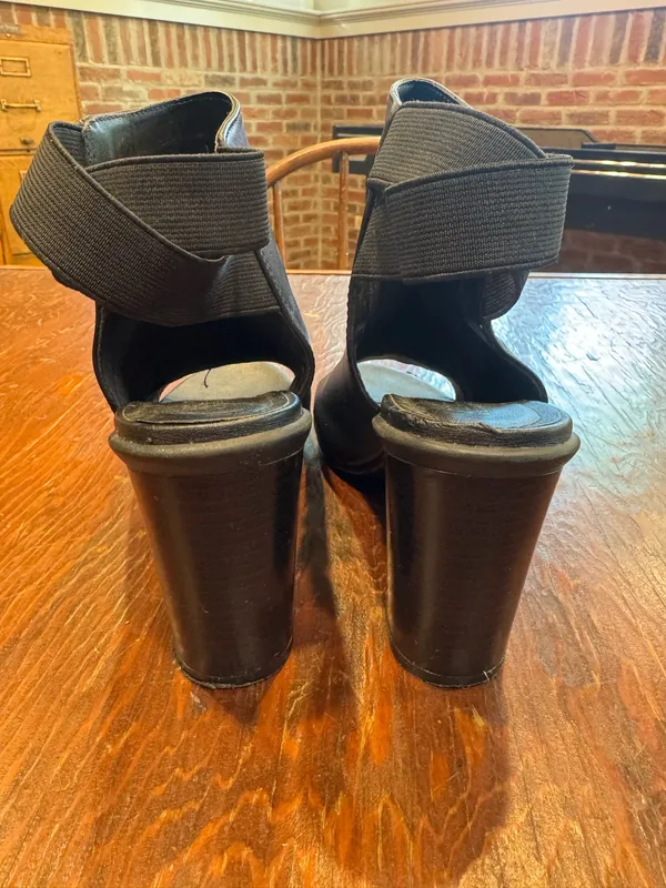 KENNETH COLE Reaction Fridah Fly Open Toe Bootie Heel - Image 6