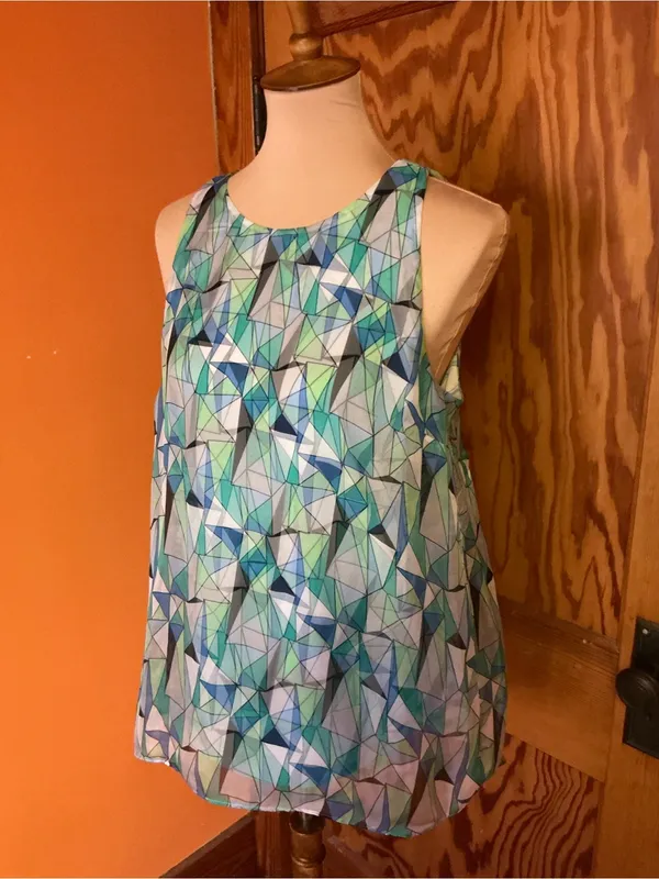 Vince Camuto Geometric Sleeveless Tunic Blouse Medium Blue Green Abstract Top - Image 4