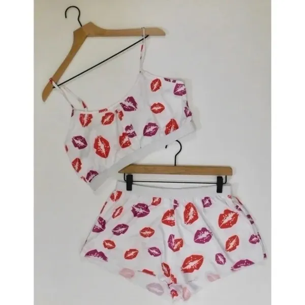 NEW!! HOT LIPS Lipstick Kiss Cropped Loungewear Two Piece Set Top Shorts X-Large - Image 2