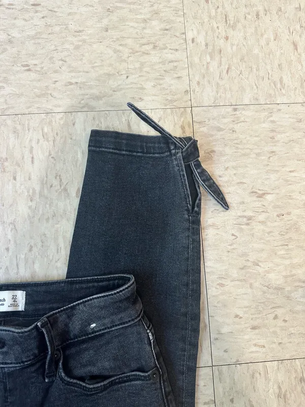 Abercrombie Jeans - Image 2