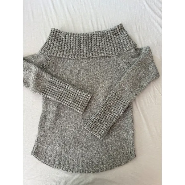 Abercrombie & Fitch Grey Cowl Neck Ribbed Knit Sweater Medium Raglan Sleeve - Image 2