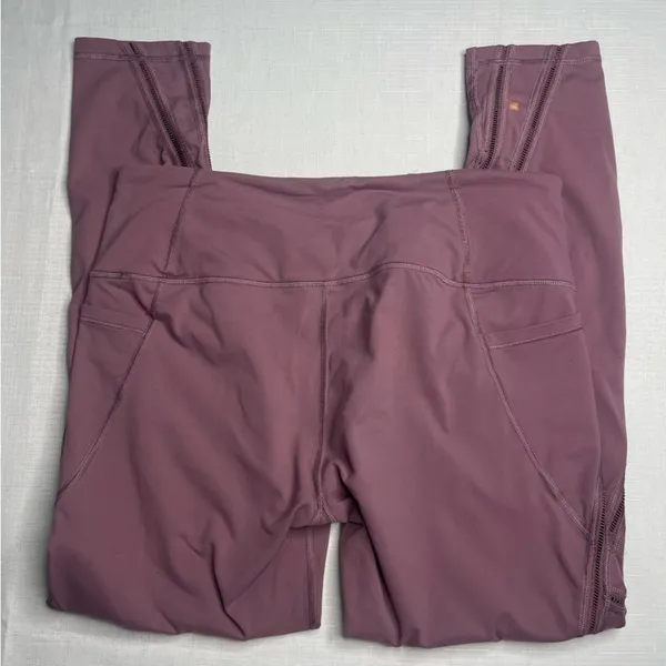 Victorias Secret Sport Knockout Mauve Leggings w Sheer Mesh Side Panels (Large) - Image 7
