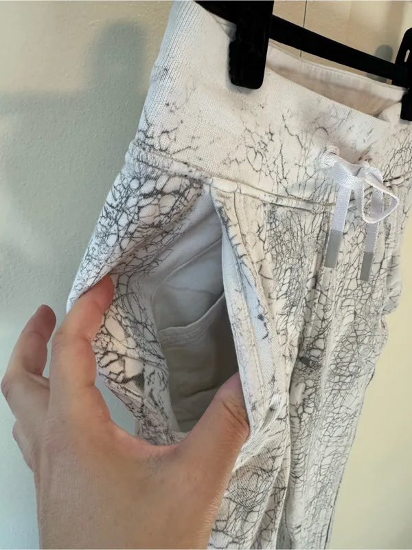 Lululemon‎ Women’s Warm Down Jogger Thread Dye White Black Pattern Size 0 - Image 3