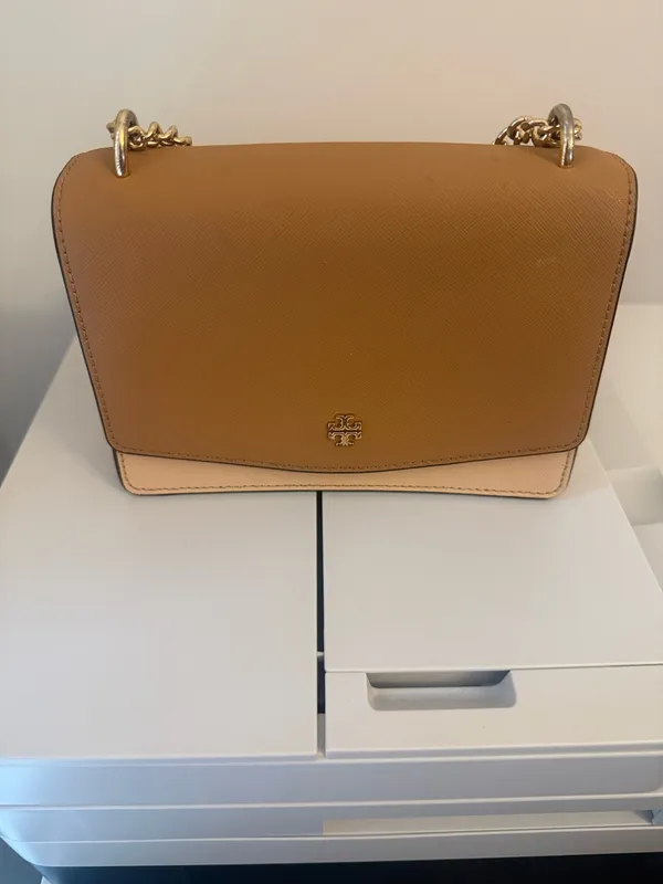 Tory Burch Two-Tone Tan Leather Crossbody with Gold Chain - Image 9