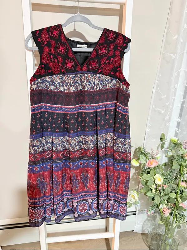 Sleeveless Embroidered Patterned Mini Dress - Red & Black - Image 2