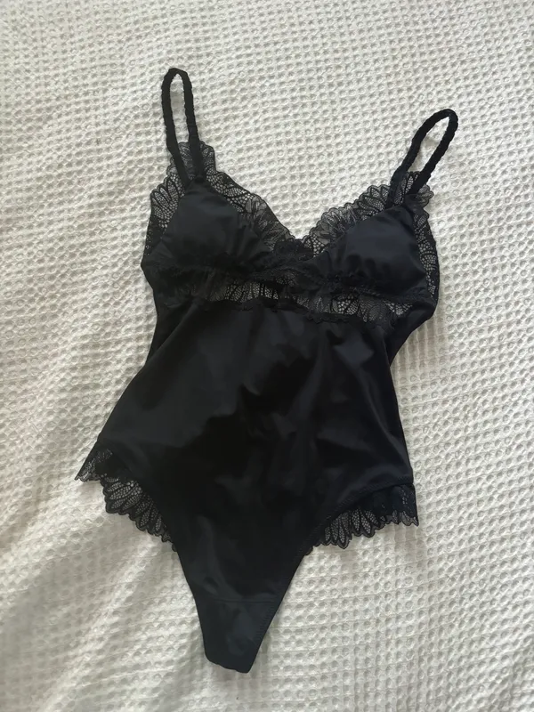 NWOT Abercrombie and Fitch black lace trim open back satin body suit - Image 4