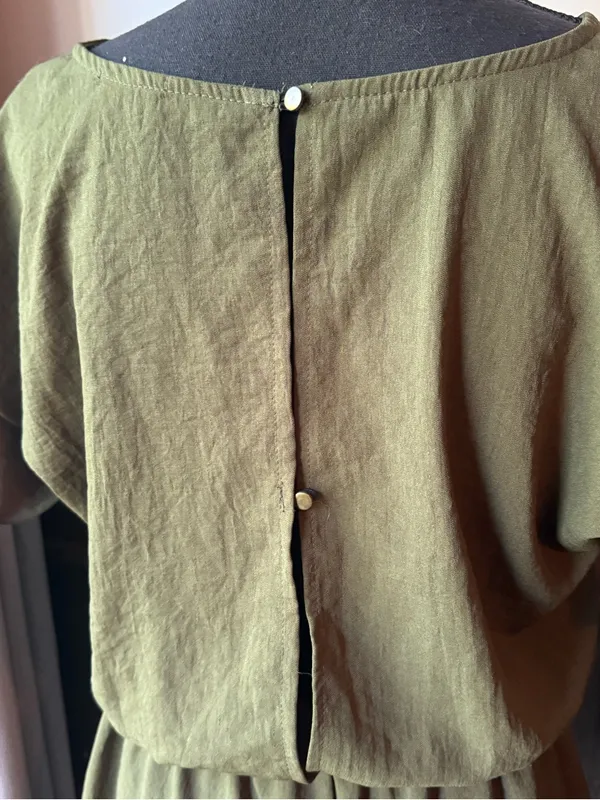 Bluivy Olive Green Ruffle romper medium euc - Image 5