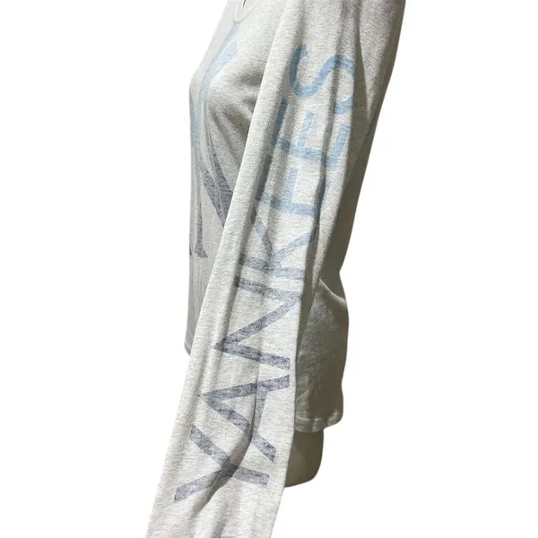 Nike Women's New York Yankees Long Sleeve T-Shirt White Size M - Image 6