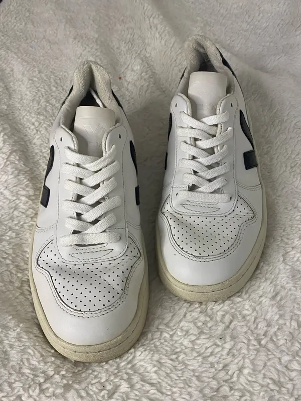 VEJA Leather Womens Sneakers Shoes Size 7 - Image 2