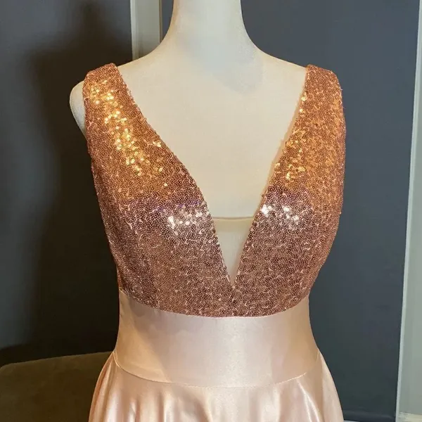 Women’s Full Length Sequined Bodice V-Neck Party Prom Dress Size 8 NWOT - Image 2