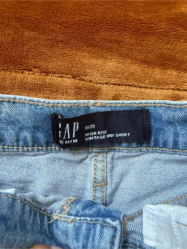GAP High Rise Vintage Midi Short Size 25 - Image 3