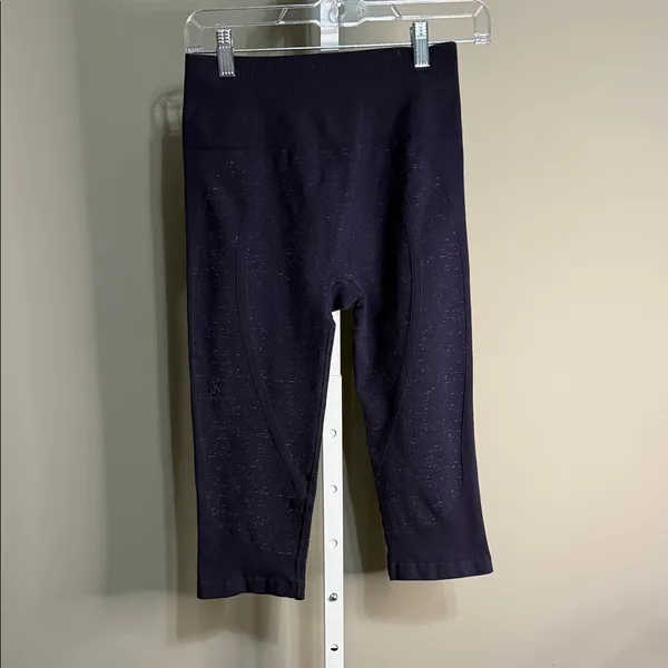 Lululemon Free‎ To Flow Crop Legging Midnight Navy/White Size 4 - Image 3