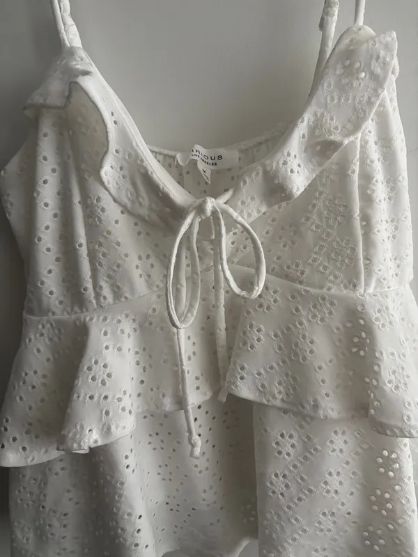 White ruffle tank Size M - Image 2