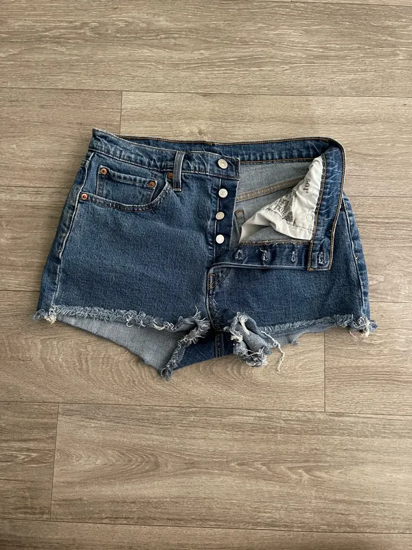 Levi’s 501 high-rise distressed hem denim shorts - 30 - Image 3