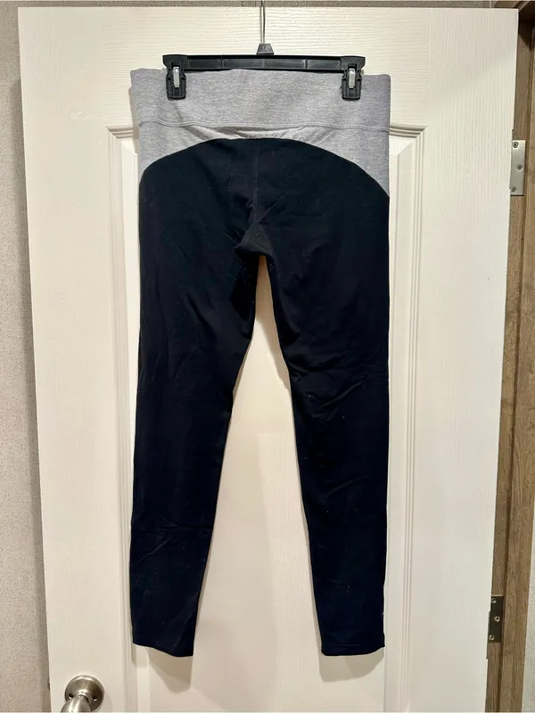Victoria’s Secret PINK - Black and Grey Yoga Leggings - NWOT! - Image 2