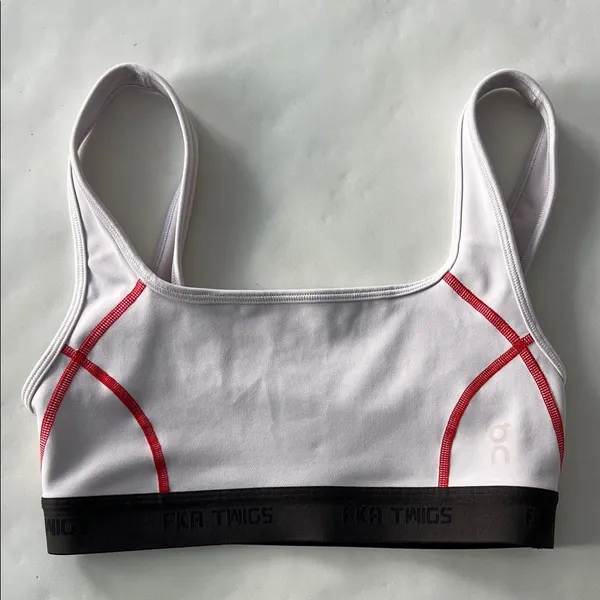 OnCloud x FKA Twigs Limited Edition Studio Sports Bra Pale Pink Black Small $110 - Image 4