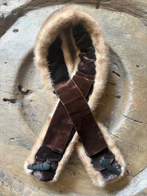 Vintage pastel mink fur ascot collar likely 1960s retro glam - Image 3