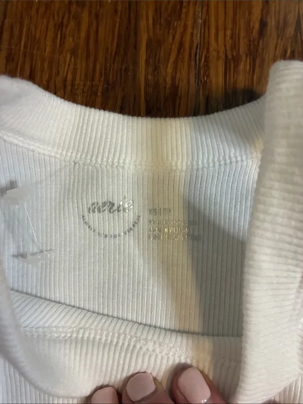 aerie white tank net xs. some make up - Image 2