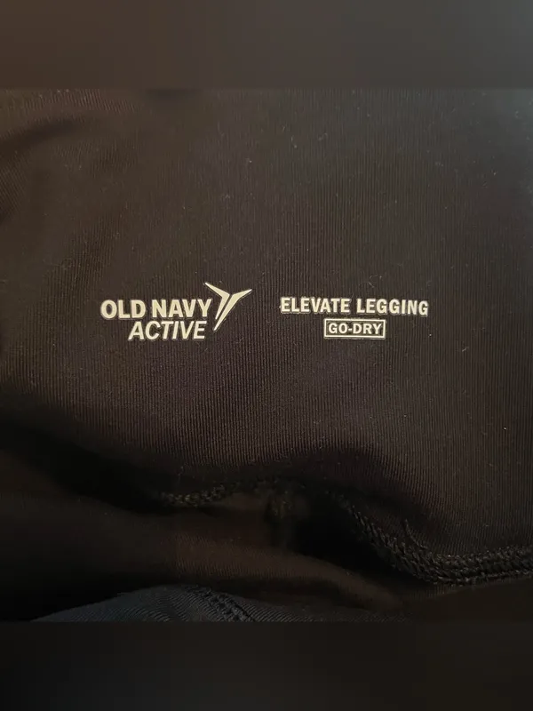 Old Navy Active Women’s Elevate Go-Dry Black High-rise Cropped Leggings - Image 6