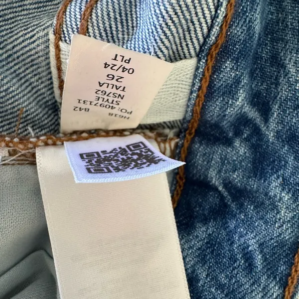NWT Madewell Long Denim Shorts in Pedersen Wash 26 missing interior button - Image 13