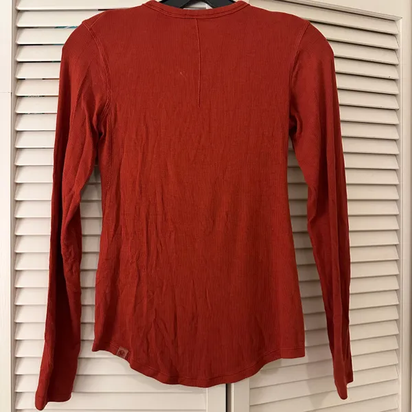 Lululemon Hold Tight Long Sleeve Shirt Size 4 Cayenne - Image 3