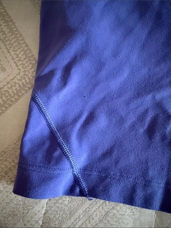 Lululemon Purple Cropped Tank Top Built-In Bra Size 0 V Neck Yoga Workout - Image 2