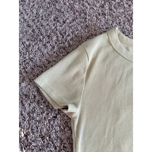 Old Navy Women's Green Ribbed Snug Short Sleeve‎ Tee Size Medium - Image 4