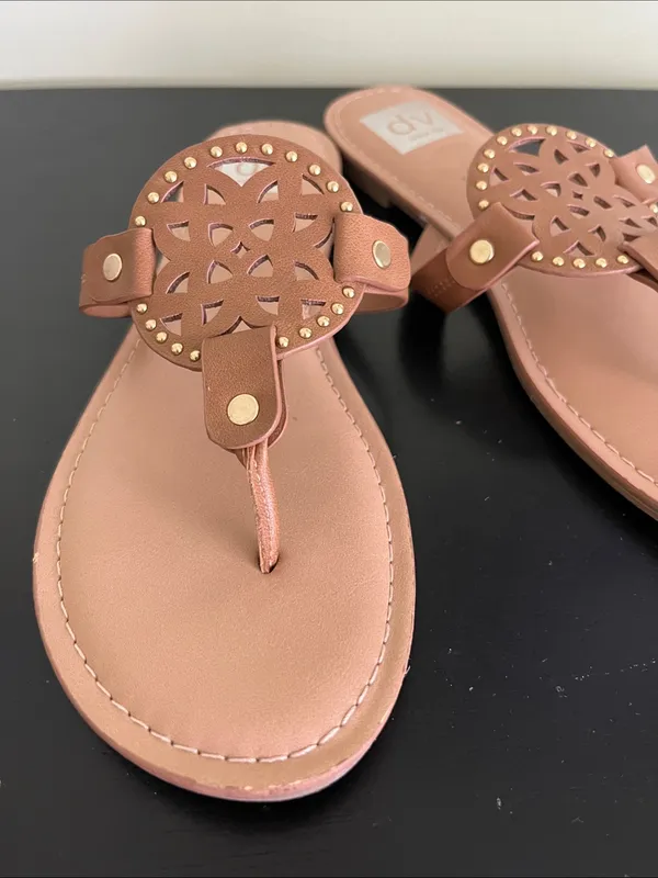 Dolce Vita Grimm Cognac Leather Thong Sandals with Decorative Medallion - Image 2