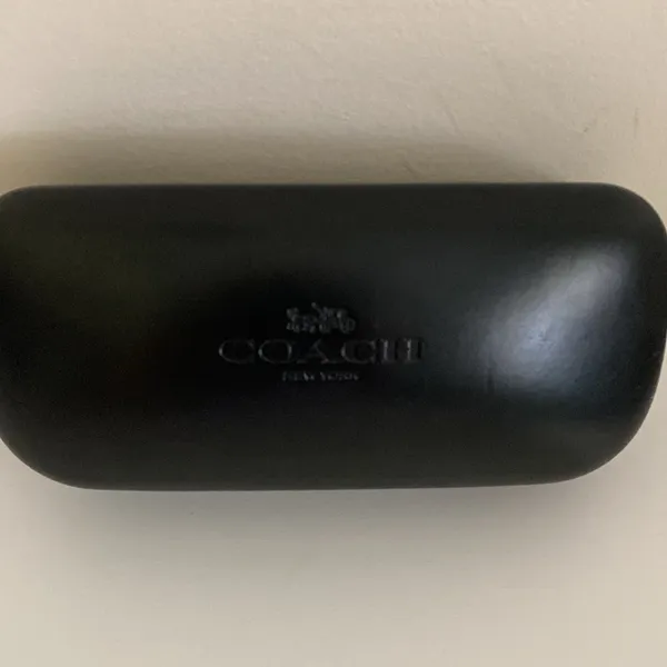 Coach sunglasses Case with cloth and papers Black leather Protective new - Image 3