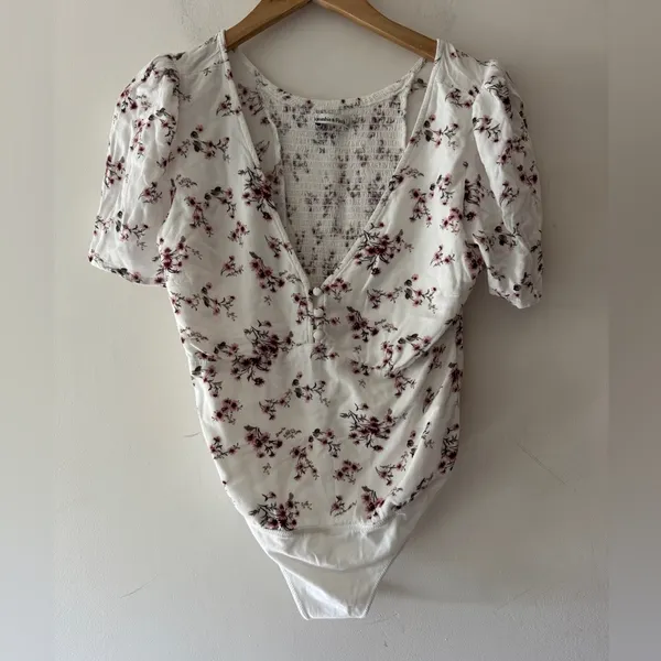 Abercrombie & Fitch White and Pink Floral Puff Sleeve‎ Bodysuit - Image 2